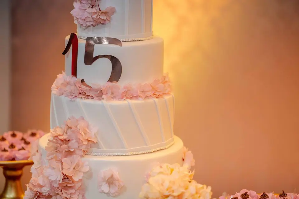 XV años de Camila · Rosa y oro